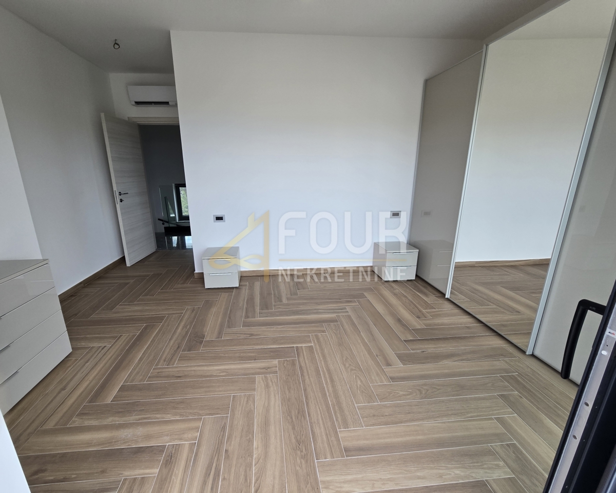 Stanovanje Malinska, Malinska-Dubašnica, 225m2