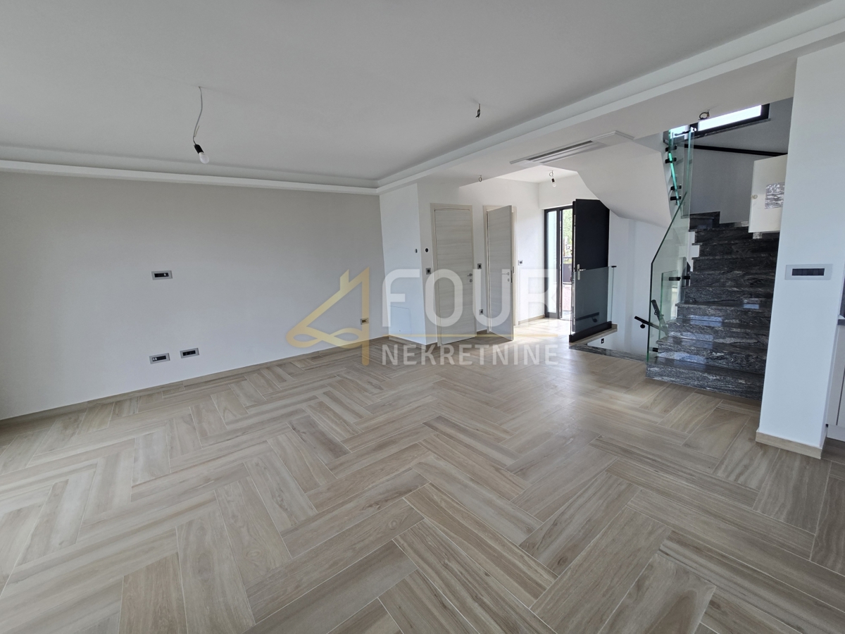 Stanovanje Malinska, Malinska-Dubašnica, 225m2