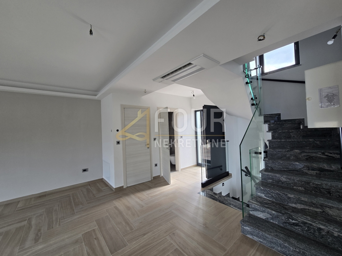 Stanovanje Malinska, Malinska-Dubašnica, 225m2