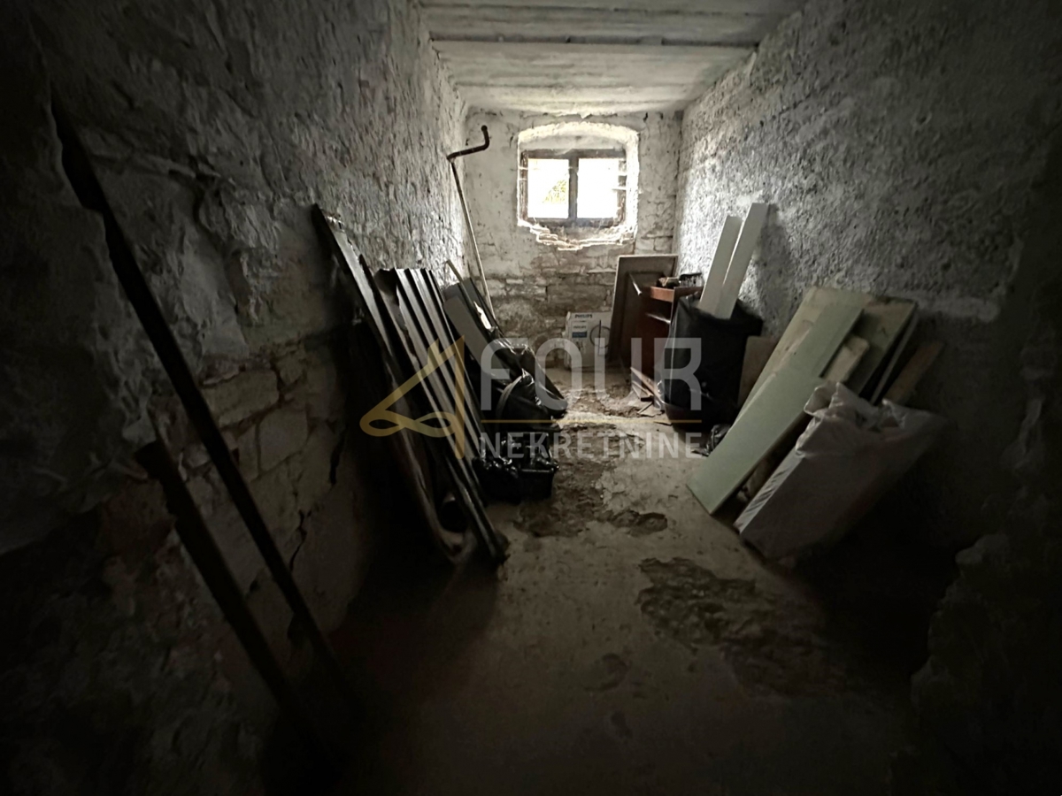 Stanovanje Centar, Pula, 90m2