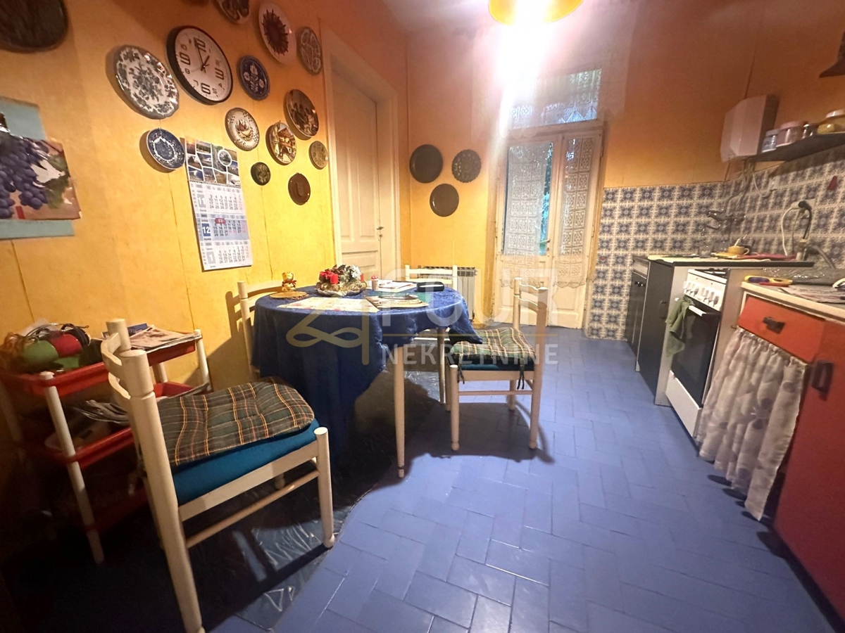 Stanovanje Centar, Pula, 90m2