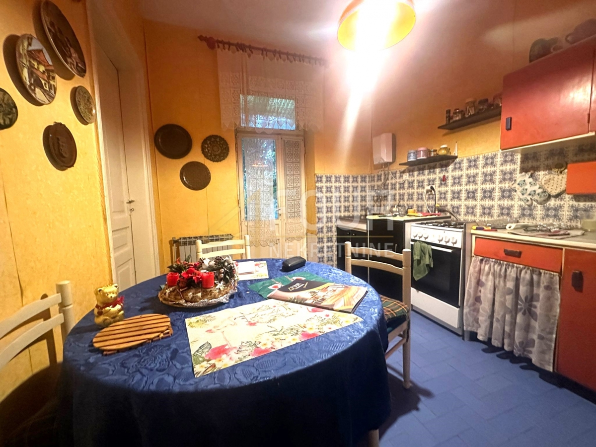 Stanovanje Centar, Pula, 90m2