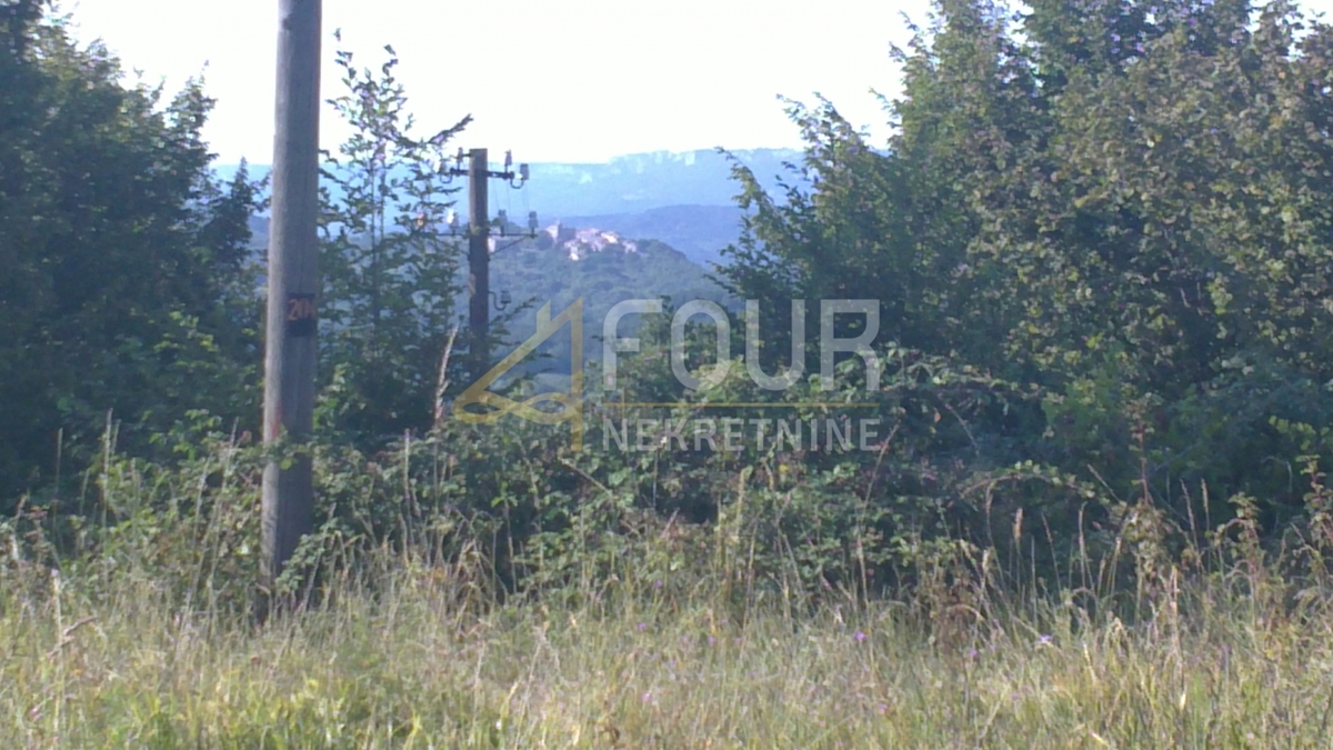 Zemljišče Hum, Buzet, 17.635m2