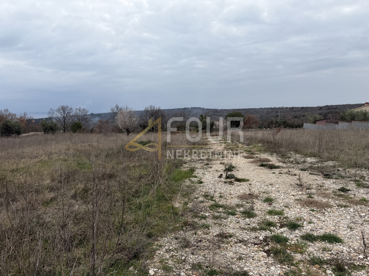 Istra, Peruški, zazidljivo zemljišče, 620m2, pogled na morje