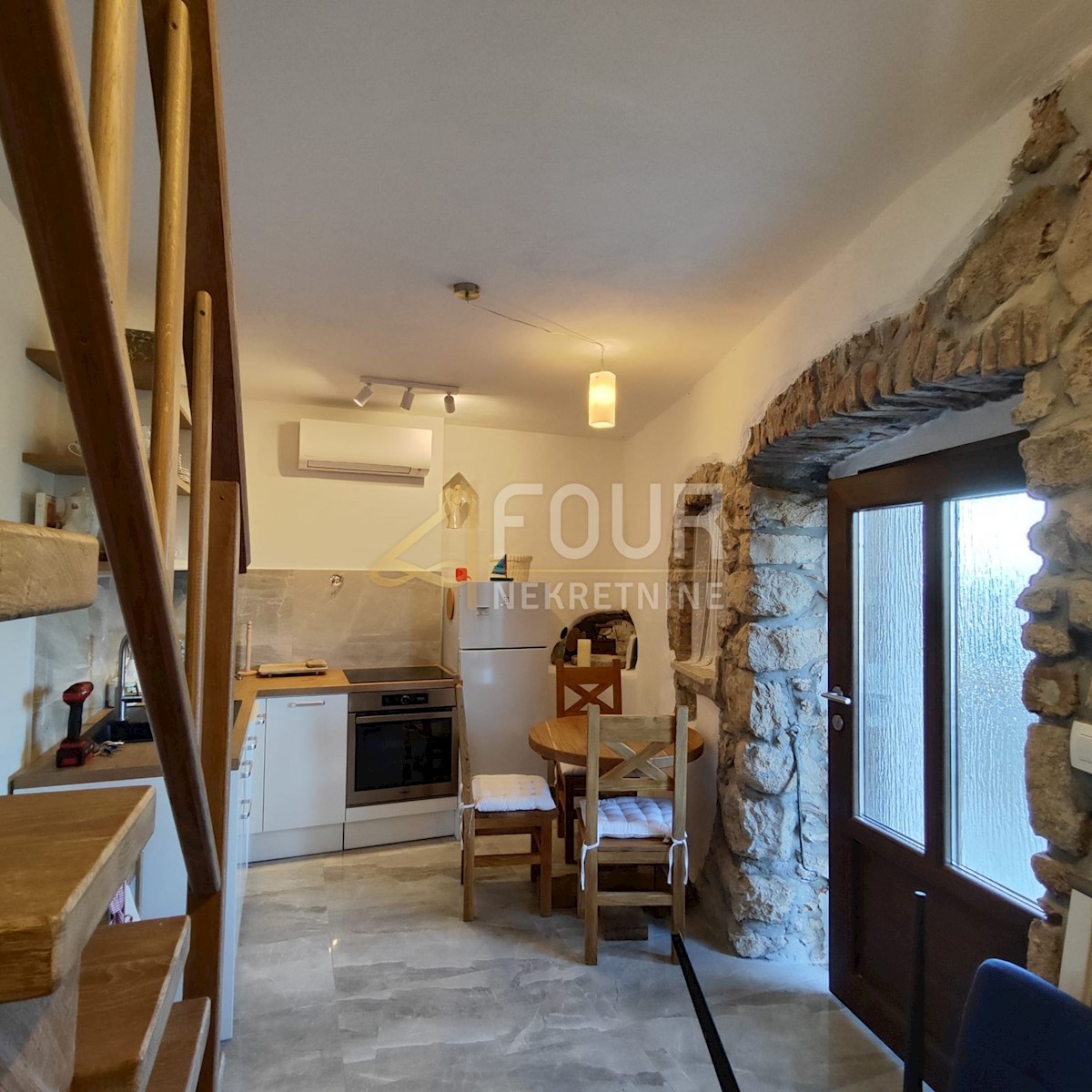 Hiša Omišalj, 54m2