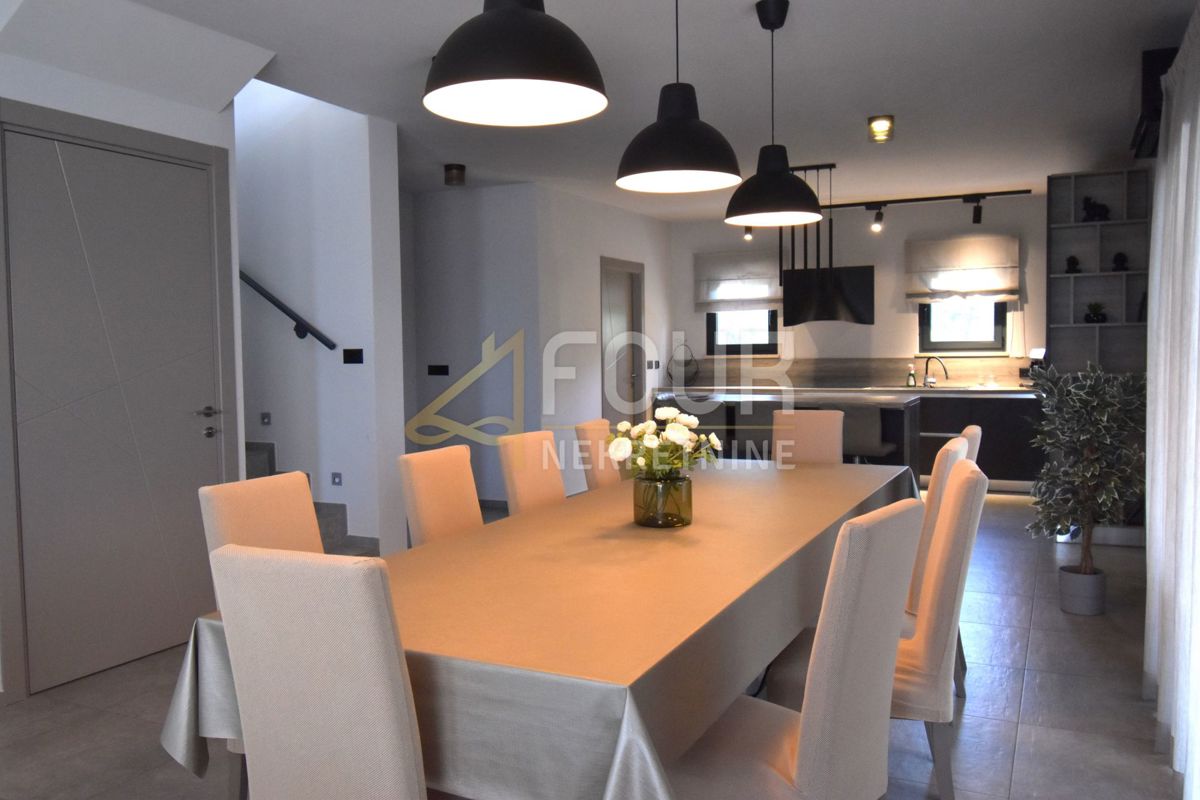 Hiša Vižinada, 270m2