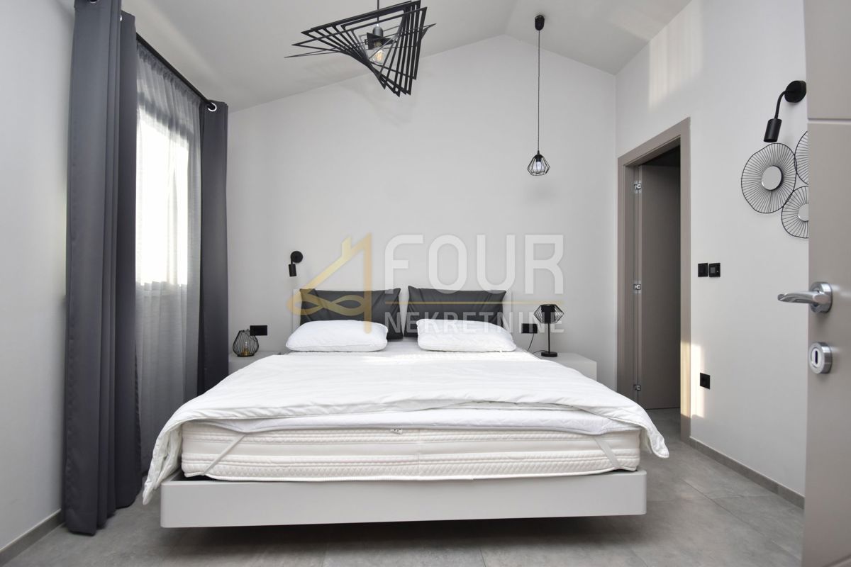 Hiša Vižinada, 270m2