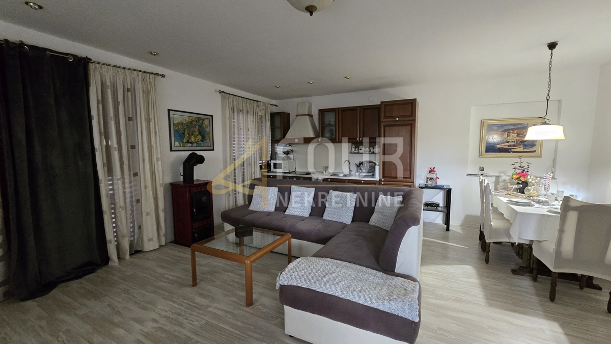 Stanovanje Malinska, Malinska-Dubašnica, 71,40m2