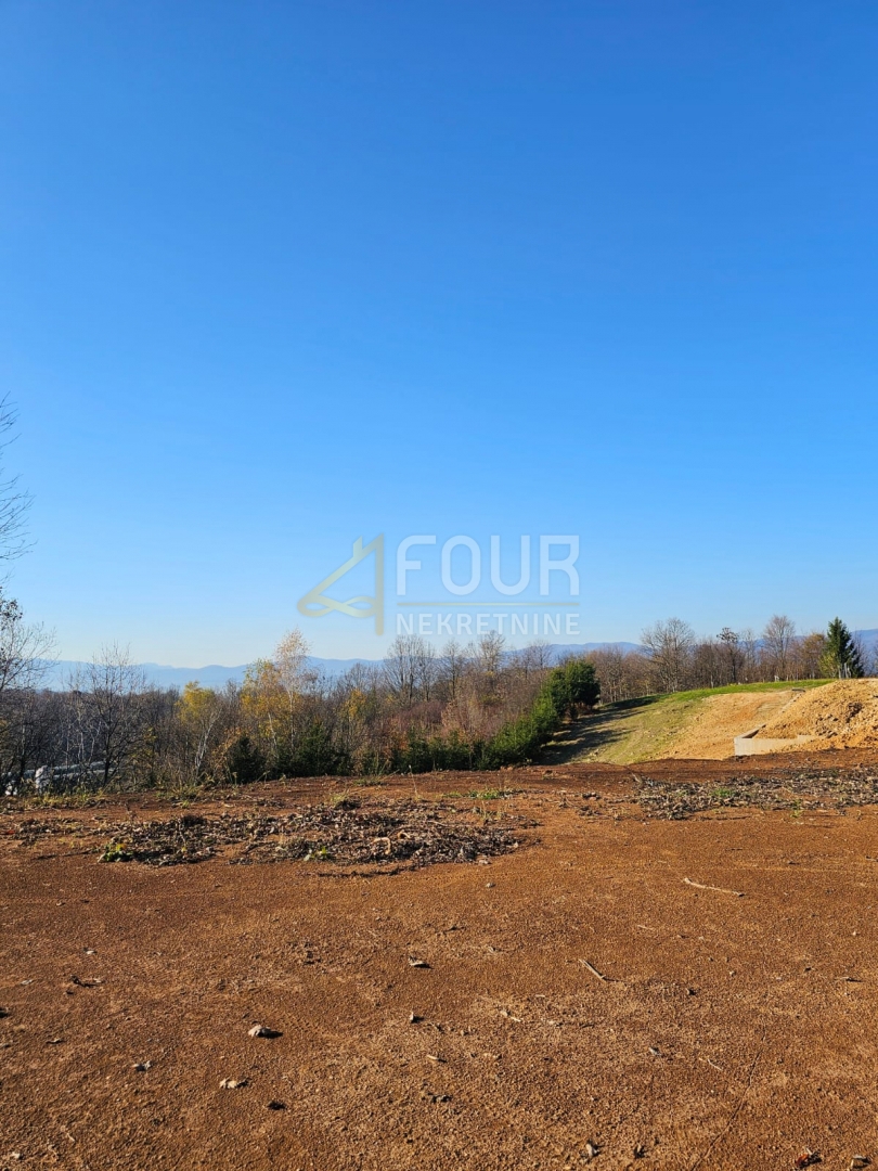 Zemljišče Ozalj, 1.162m2