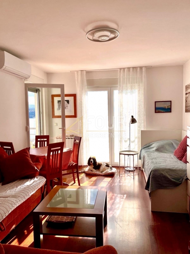 Opatija, 47,72m2, 1 spalnica + dnevna soba, balkon, panoramski pogled