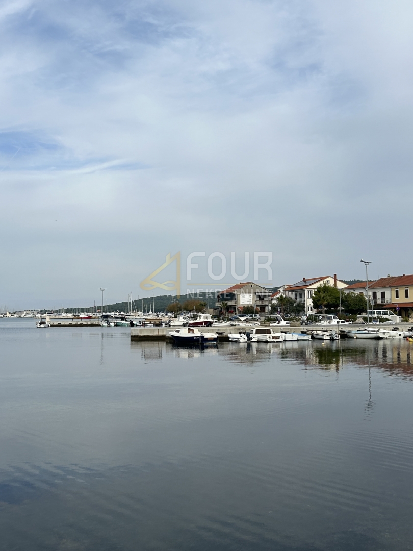 Zemljišče Sukošan, 1.053m2