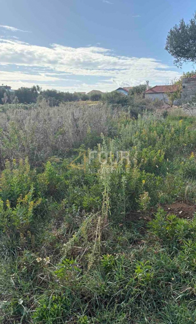 Zemljišče Sukošan, 1.053m2