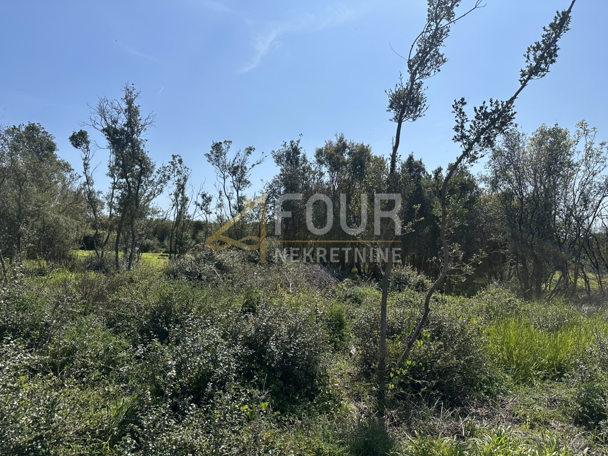 Zemljišče Medulin, 403m2