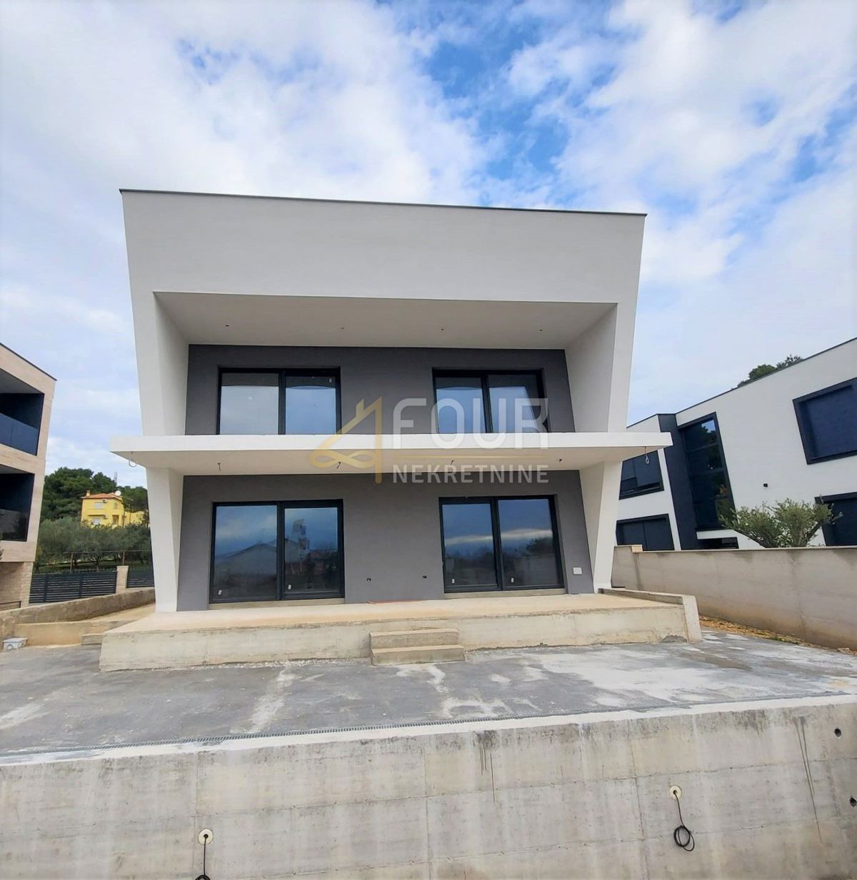 Hiša Medulin, 300m2