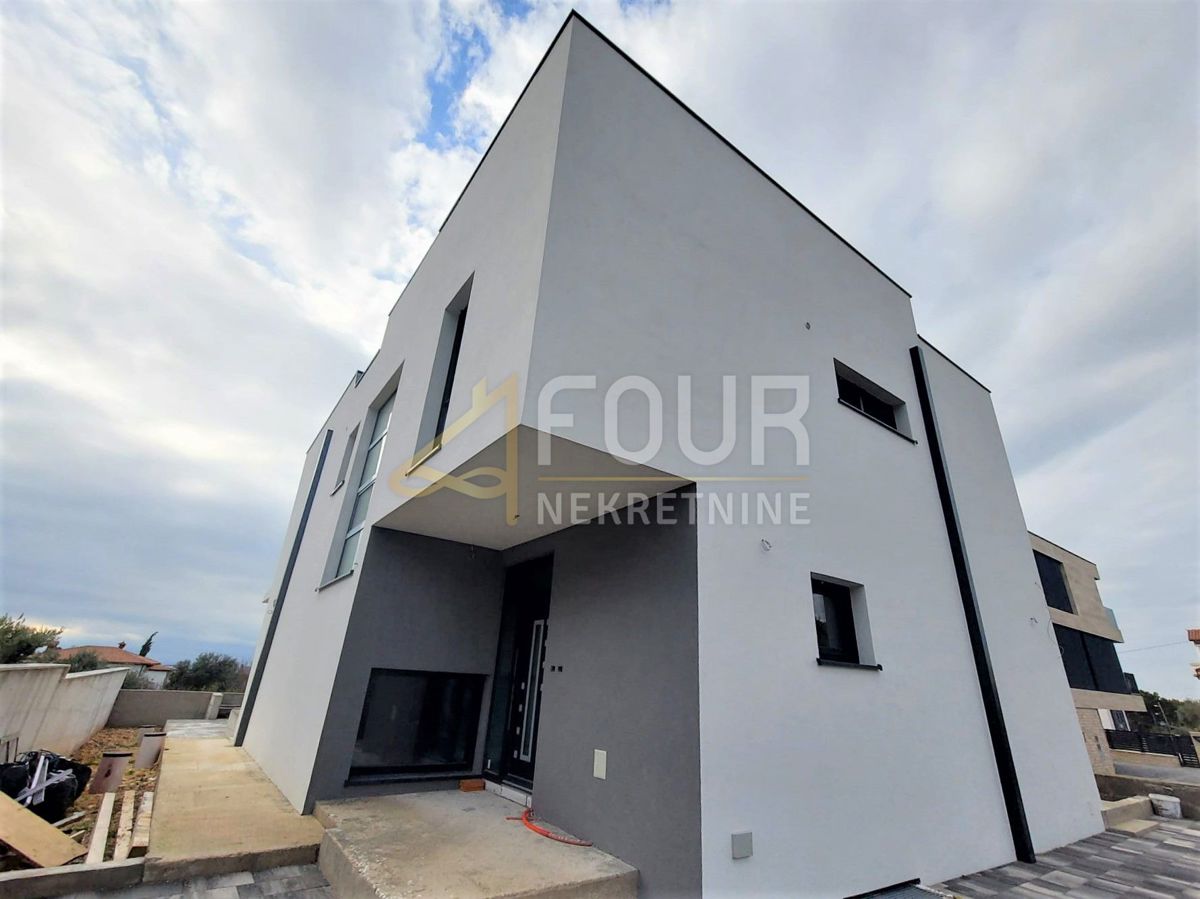 Hiša Medulin, 300m2