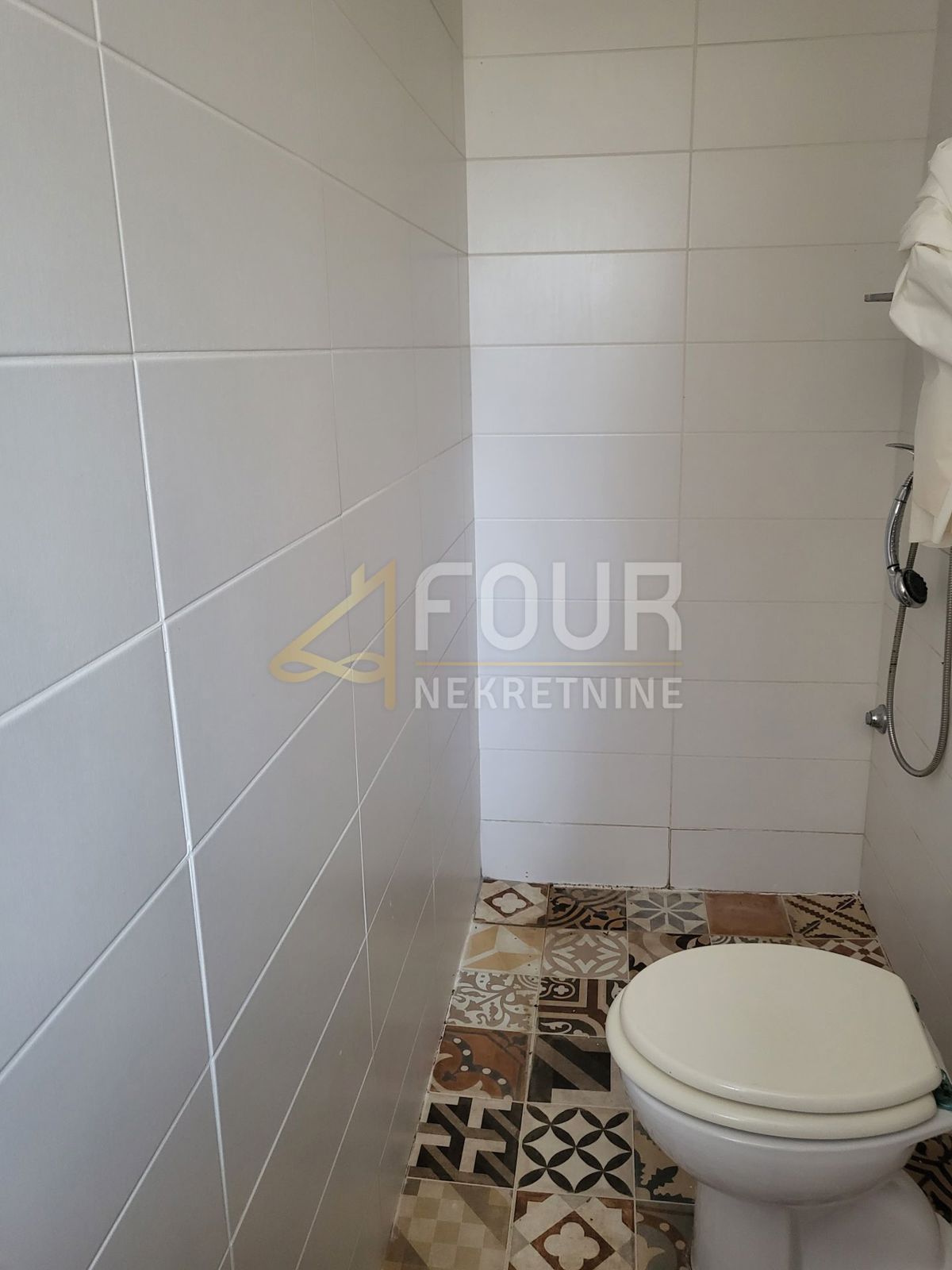 Hiša Njivice, Omišalj, 360m2