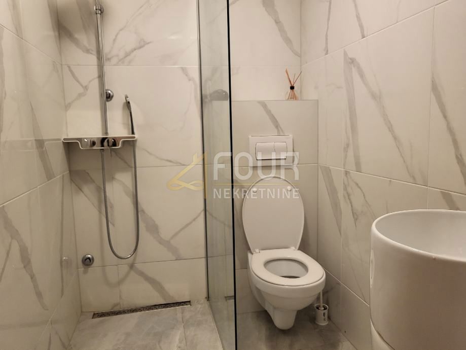 Hiša Njivice, Omišalj, 360m2