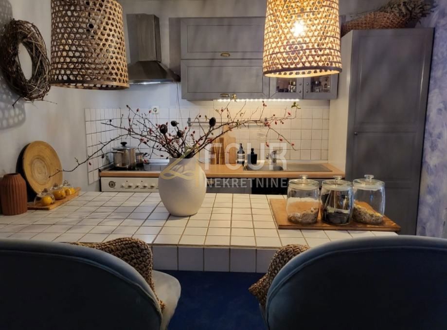 Hiša Njivice, Omišalj, 360m2
