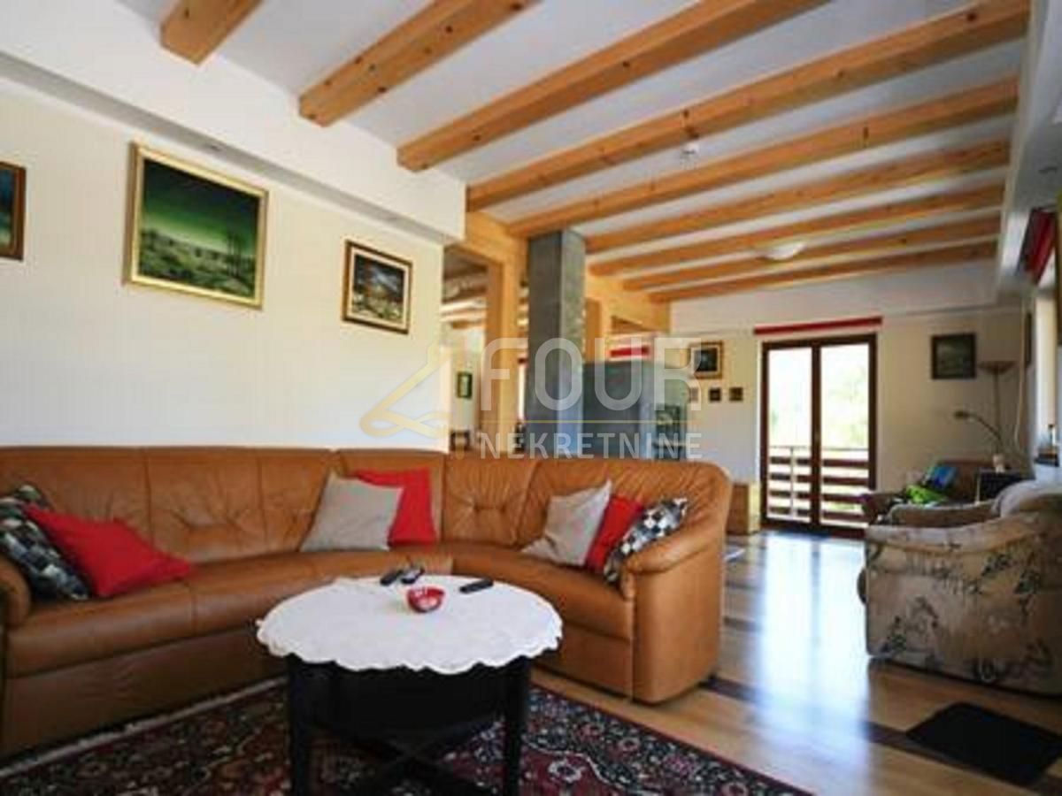 Hiša Begovo Razdolje, Mrkopalj, 300m2
