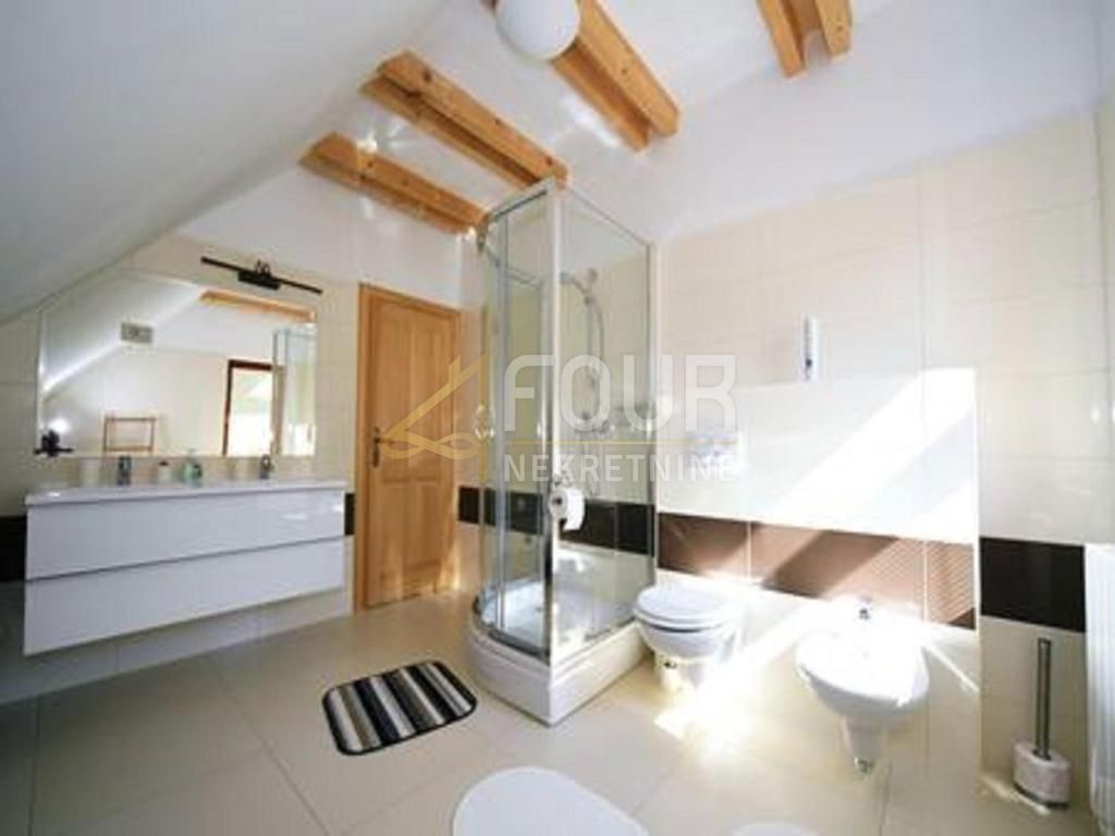 Hiša Begovo Razdolje, Mrkopalj, 300m2