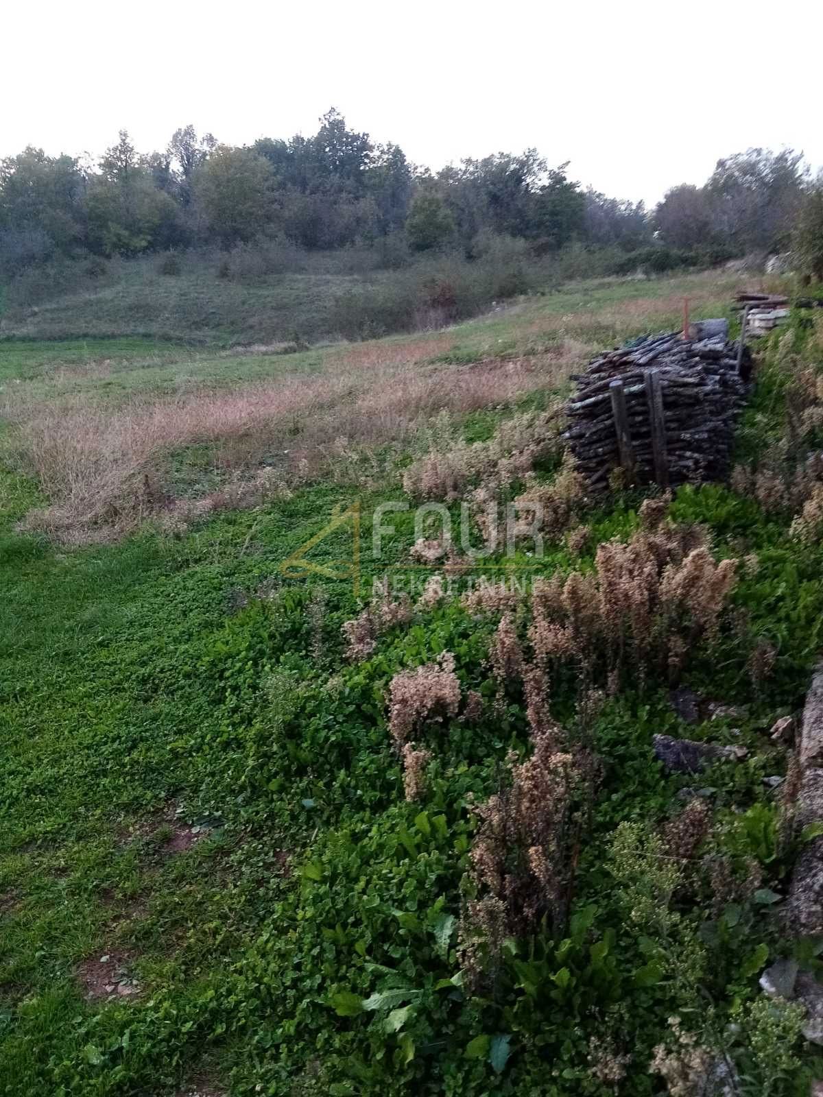 Zemljišče Žminj, 2.084m2