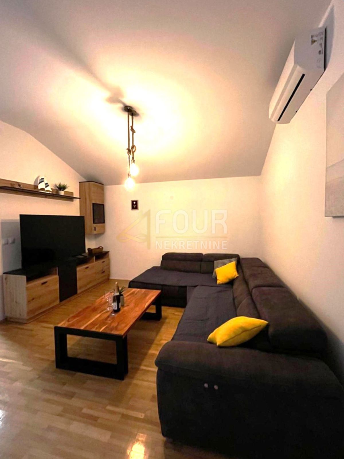 Hiša Malinska, Malinska-Dubašnica, 350m2