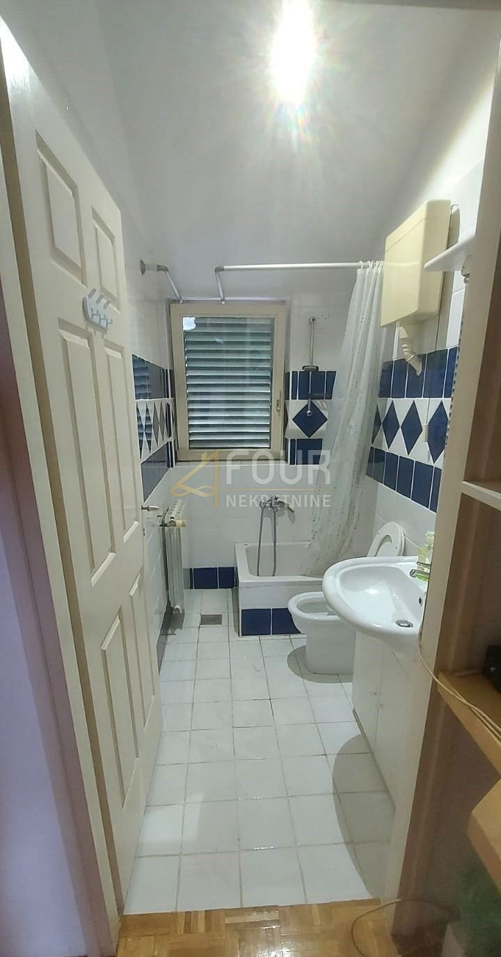 Zadar, Kožino, hiša z dvema stanoma in pogledom na morje