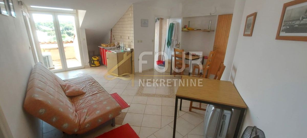 Zadar, Kožino, hiša z dvema stanoma in pogledom na morje