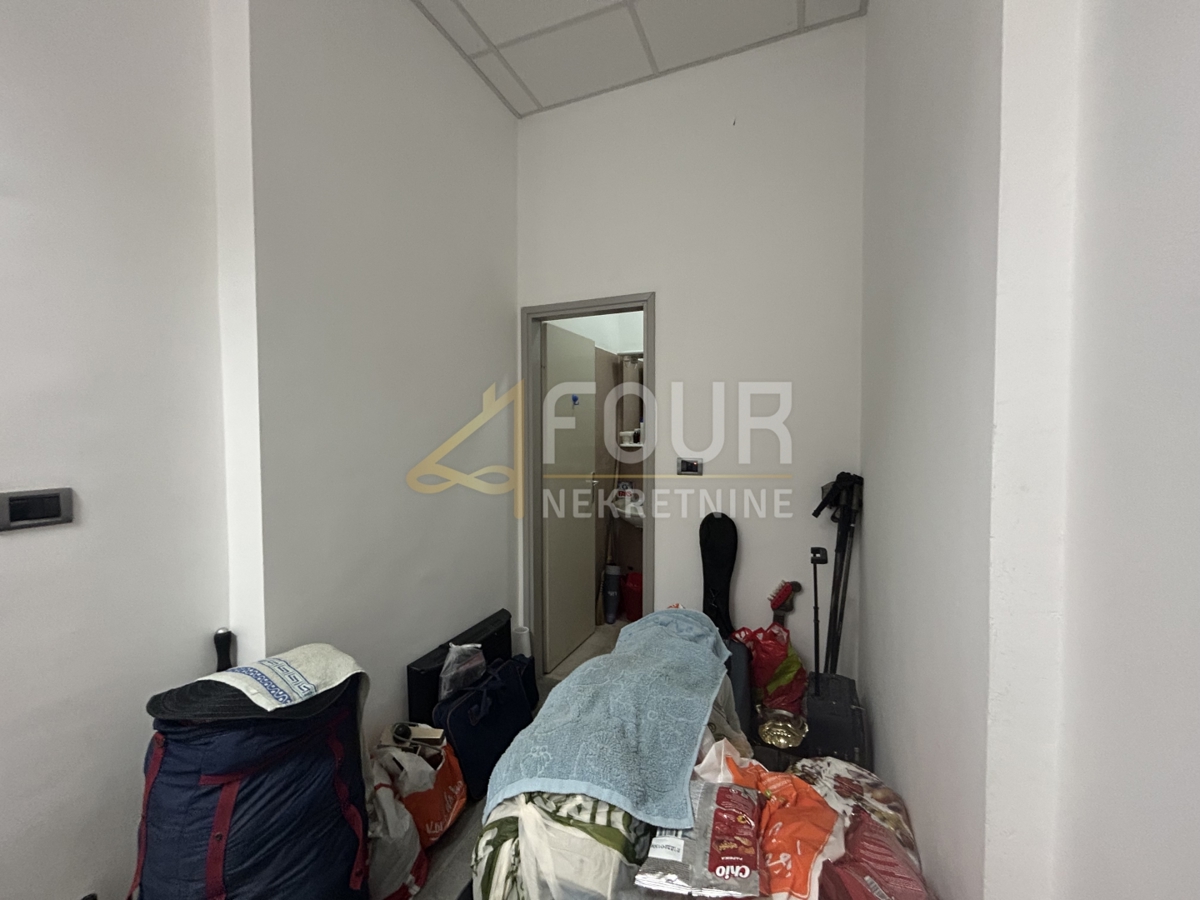 Poslovni prostor Kaštanjer, Pula, 56m2