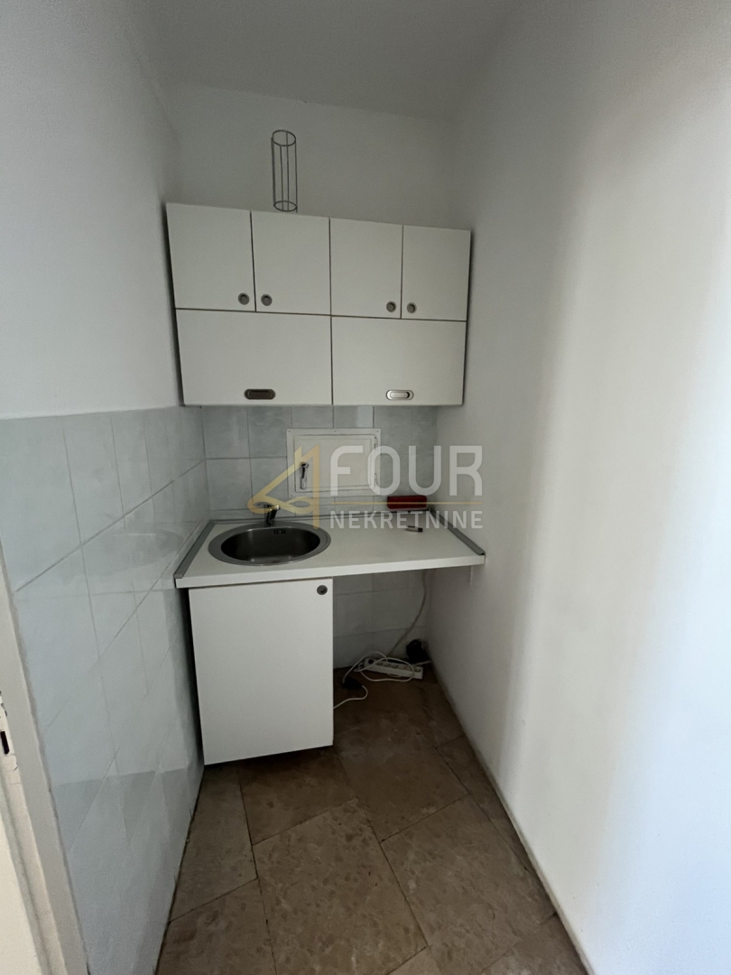 Poslovni prostor Krnjevo, Rijeka, 135,93m2