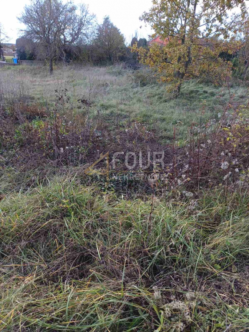 Zemljišče Trget, Raša, 1.549m2