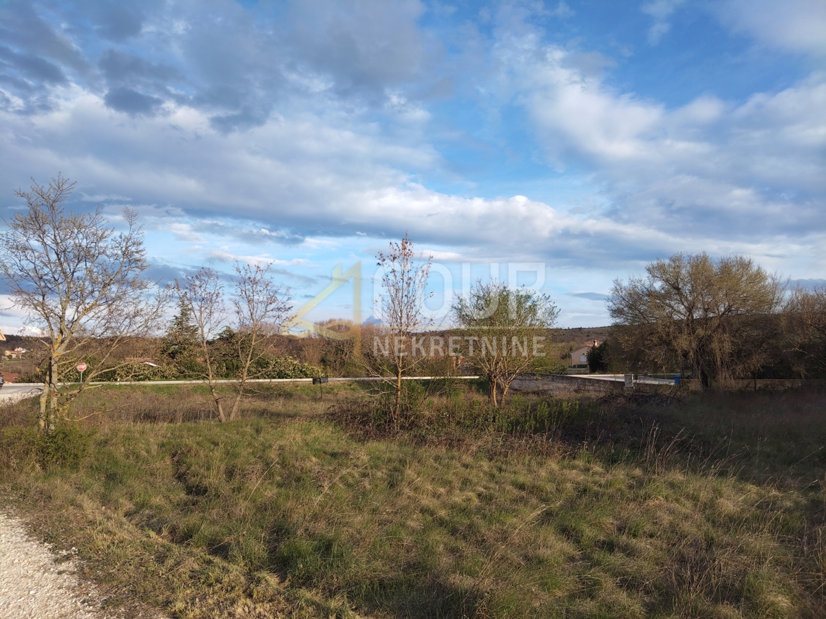 Zemljišče Trget, Raša, 1.549m2