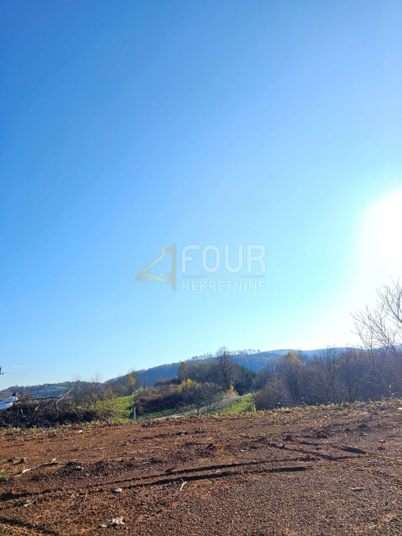 Zemljišče Ozalj, 1.305m2