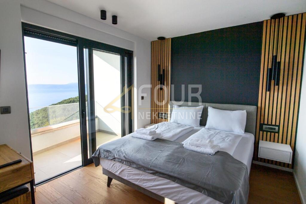 Lovran - okolica, Medveja, samostoječa hiša s bazenom