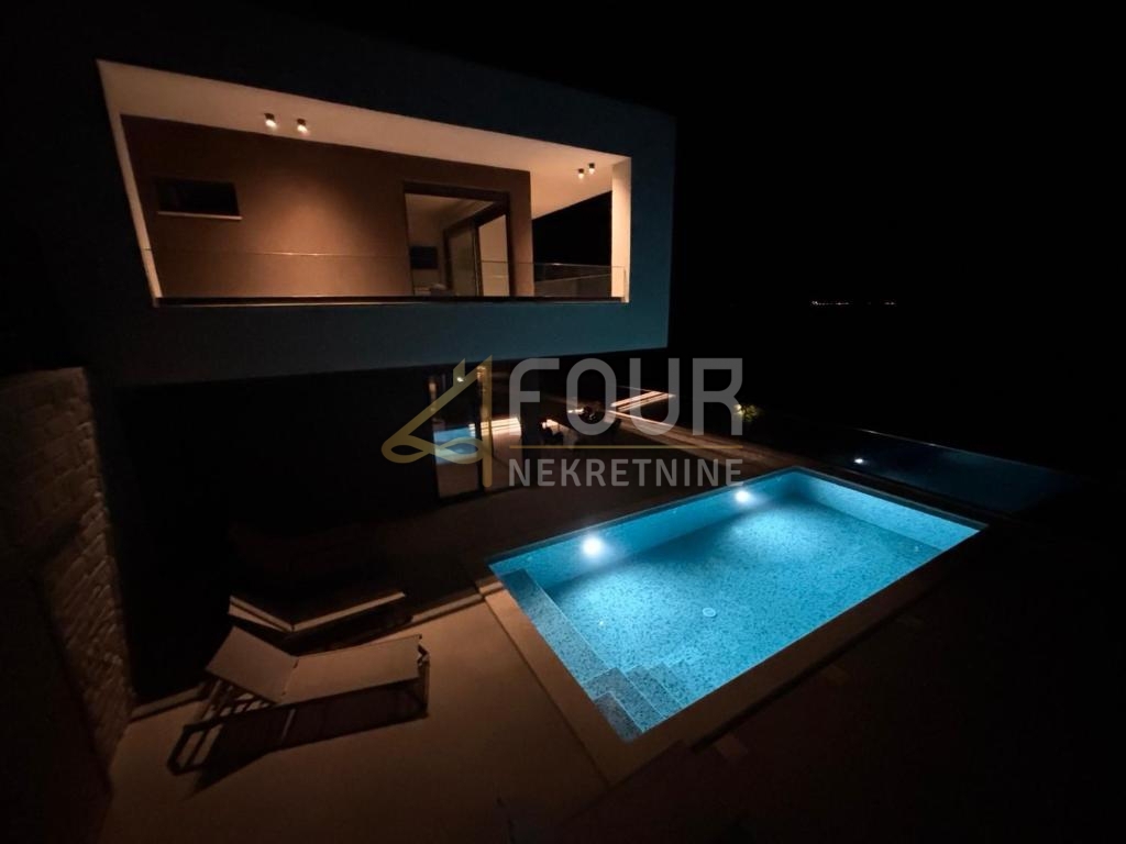 Lovran - okolica, Medveja, samostoječa hiša s bazenom