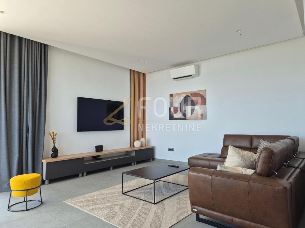 Lovran - okolica, Medveja, samostoječa hiša s bazenom