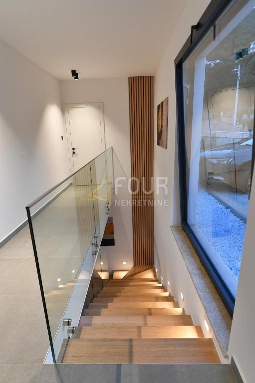 Lovran - okolica, Medveja, samostoječa hiša s bazenom