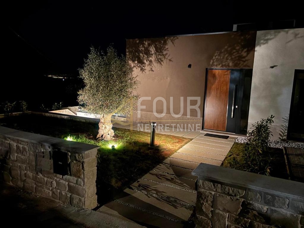 Lovran - okolica, Medveja, samostoječa hiša s bazenom