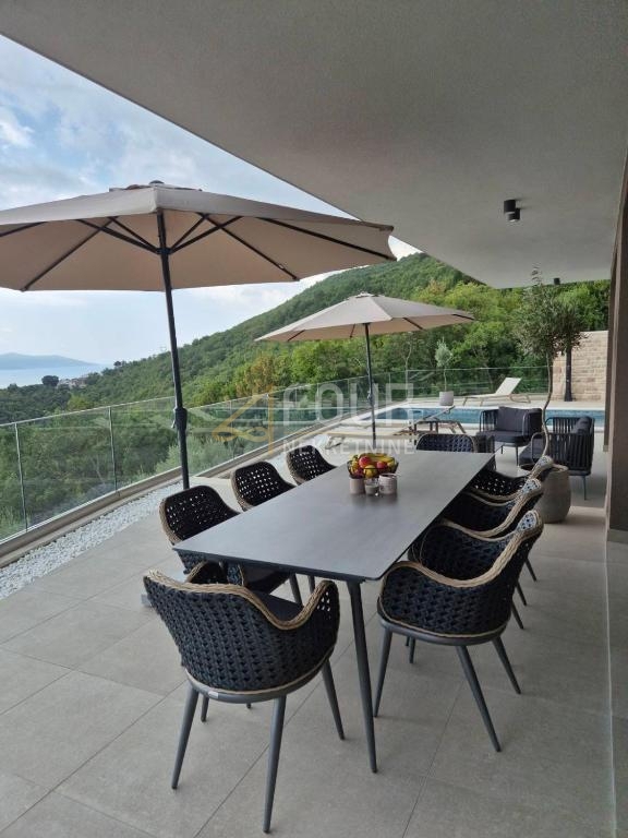 Lovran - okolica, Medveja, samostoječa hiša s bazenom