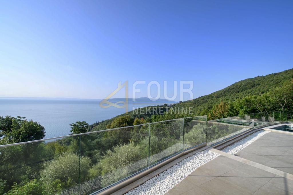 Lovran - okolica, Medveja, samostoječa hiša s bazenom