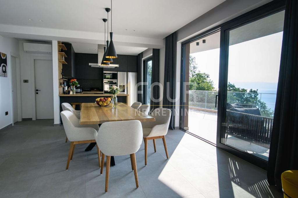 Lovran - okolica, Medveja, samostoječa hiša s bazenom