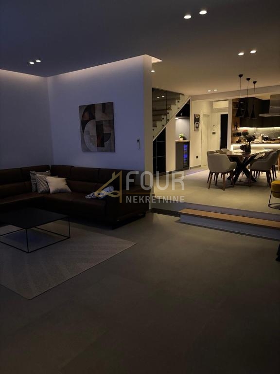 Lovran - okolica, Medveja, samostoječa hiša s bazenom