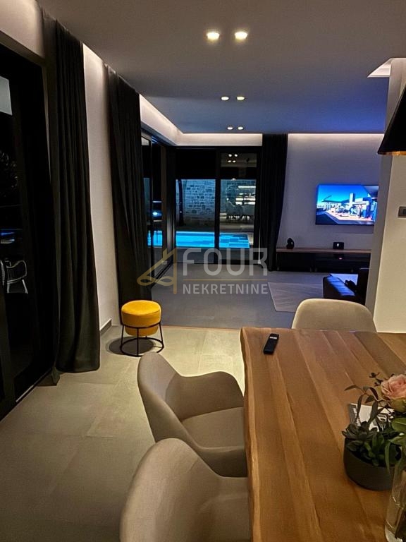 Lovran - okolica, Medveja, samostoječa hiša s bazenom