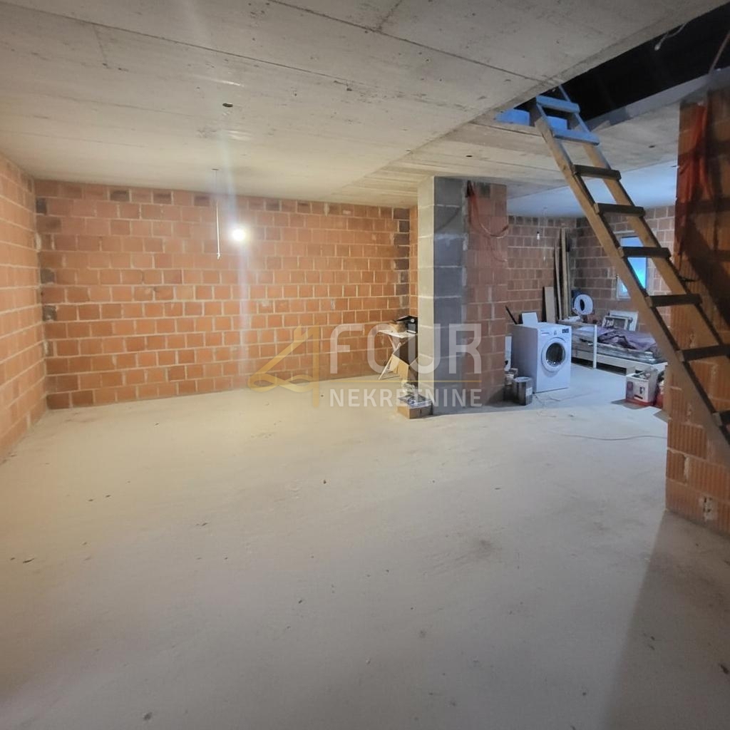 Hiša Ravna Gora, 230m2