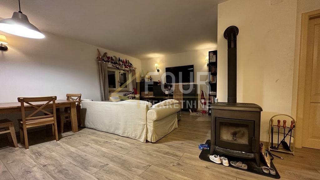 Hiša Ravna Gora, 230m2