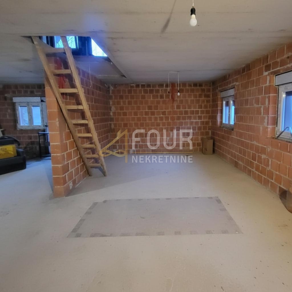 Hiša Ravna Gora, 230m2