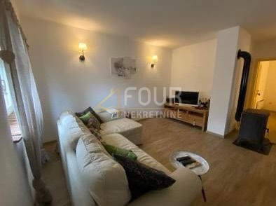 Hiša Ravna Gora, 230m2