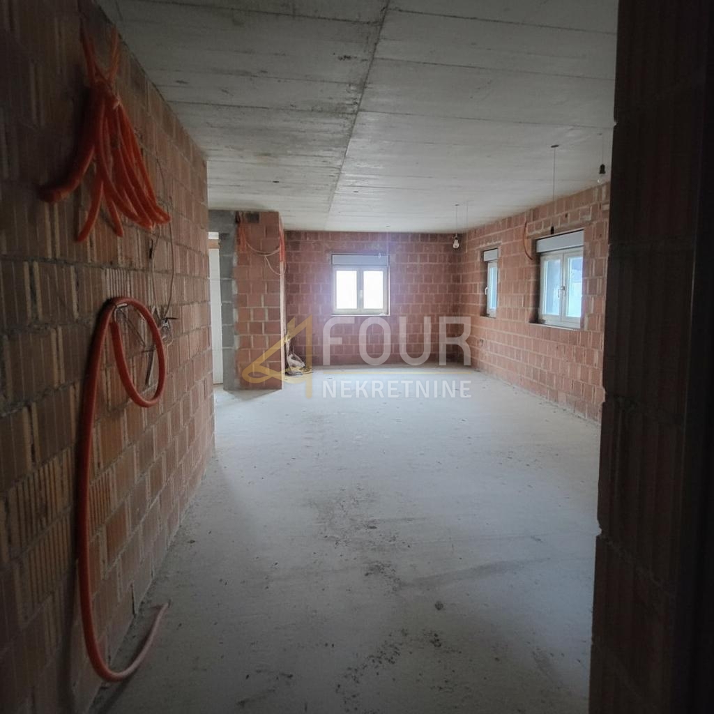 Hiša Ravna Gora, 230m2