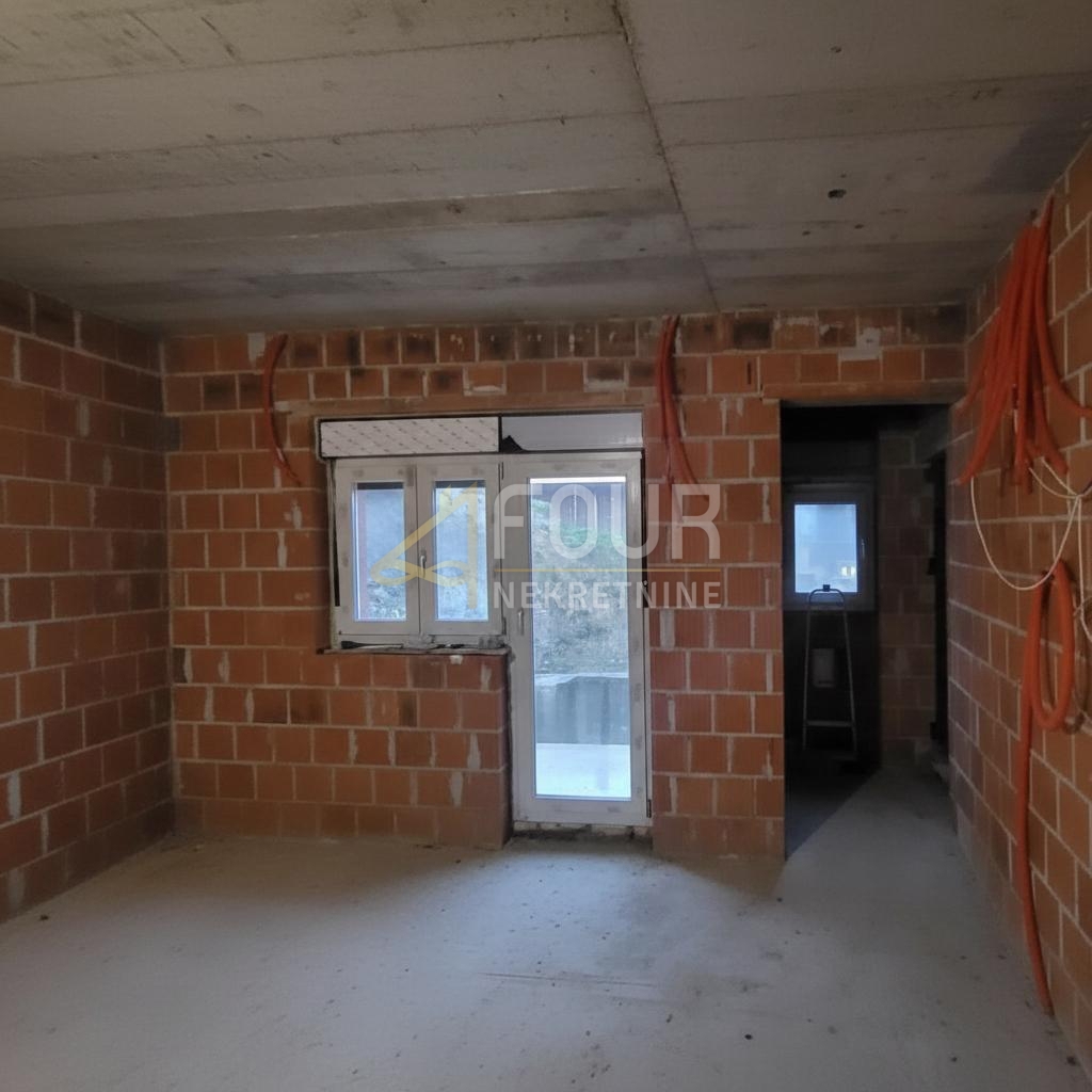 Hiša Ravna Gora, 230m2