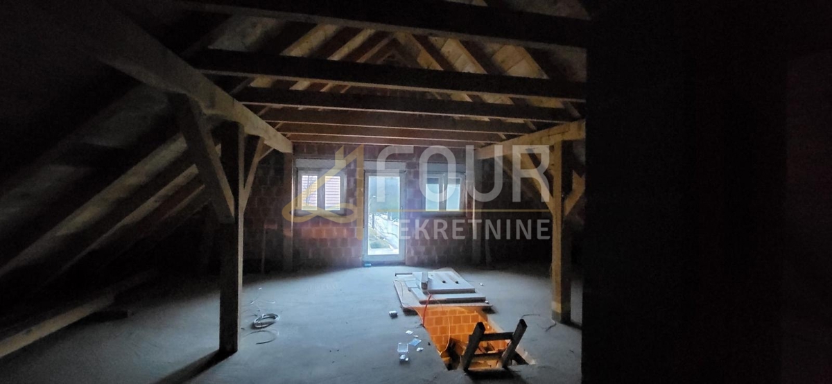 Hiša Ravna Gora, 230m2